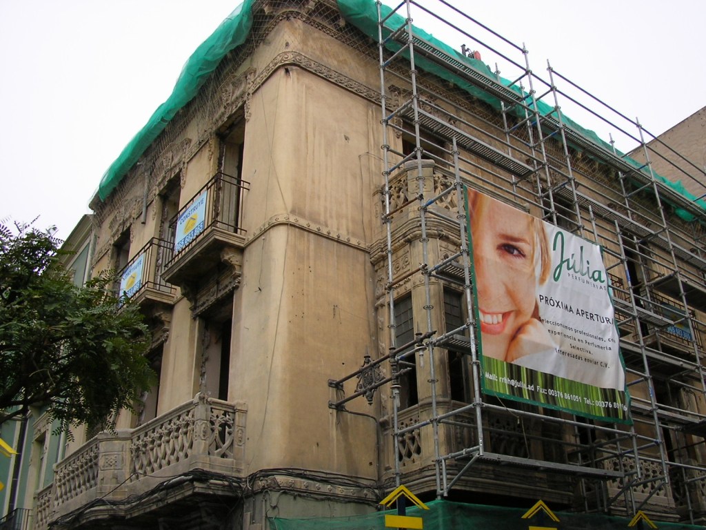 RESTAURACION DE FACHADA PROTEGIDA EN CENTRO DE ELCHE